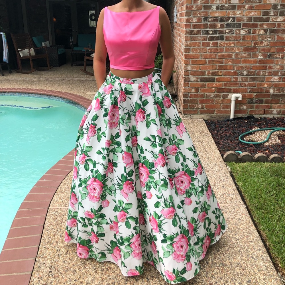 PROM DRESS WITH POCKETS!!